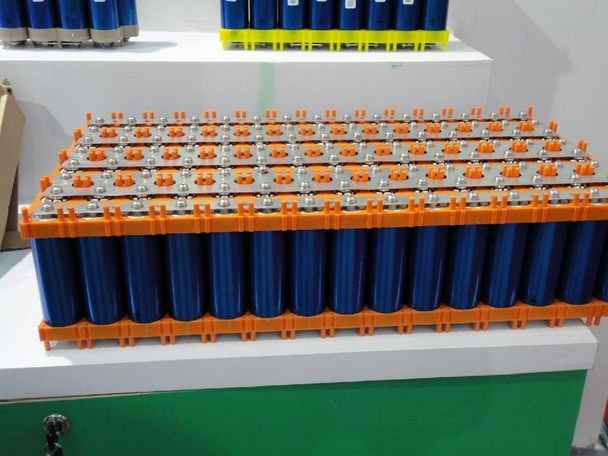 Литий-железо-фосфатные батареи LiFePO4 энергоемкостью 14 кВт*ч